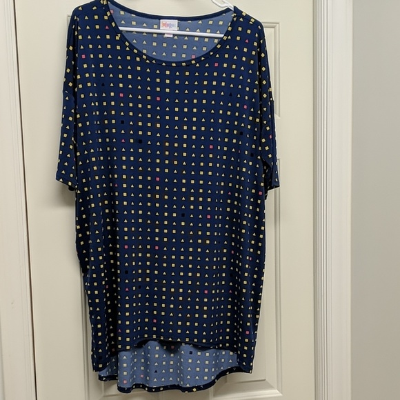 Like New LuLaRoe Irma - Medium - Picture 1 of 4